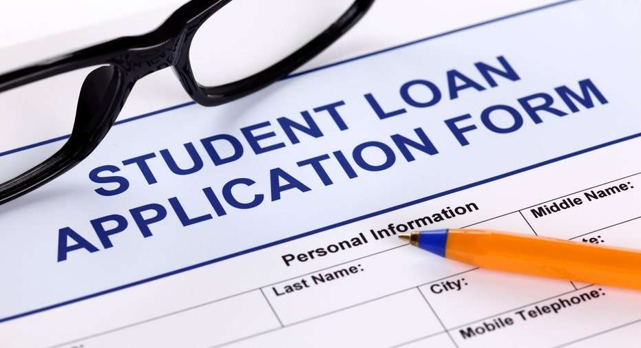 Applying for a student loan? 3 things to know before ...