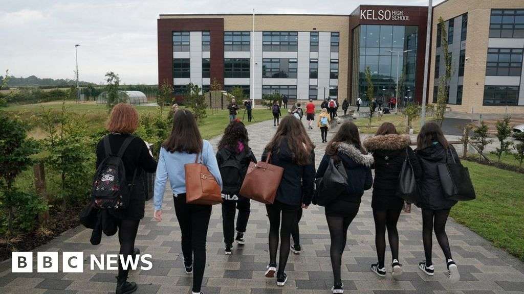 Coronavirus: Pupils in Scotland begin returning to school