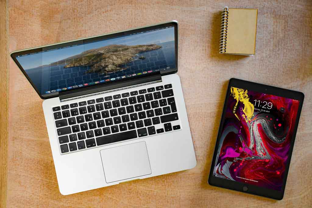 iPad or MacBook: What Is Better To Buy For College