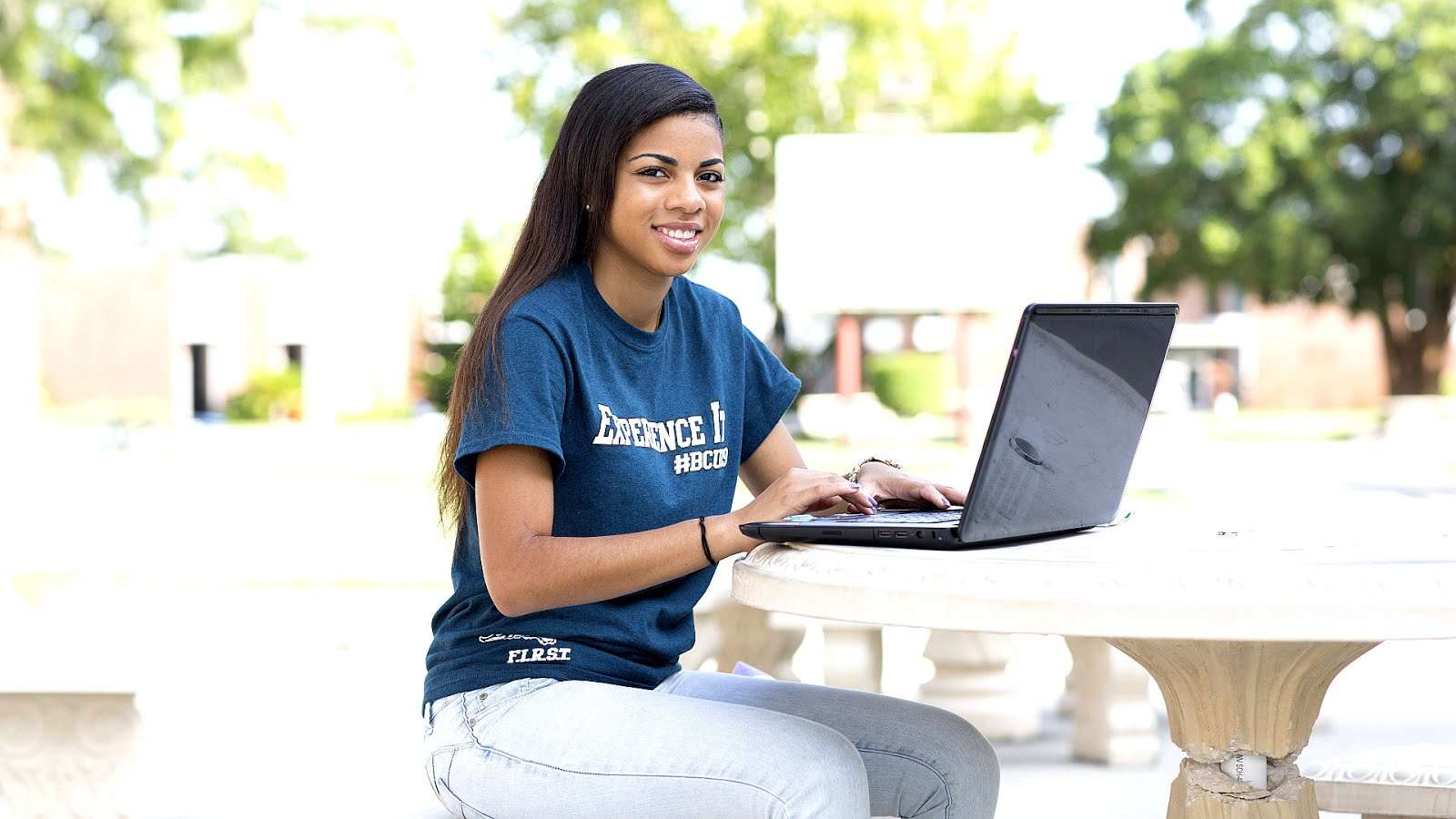 Online Colleges That Provide Laptops
