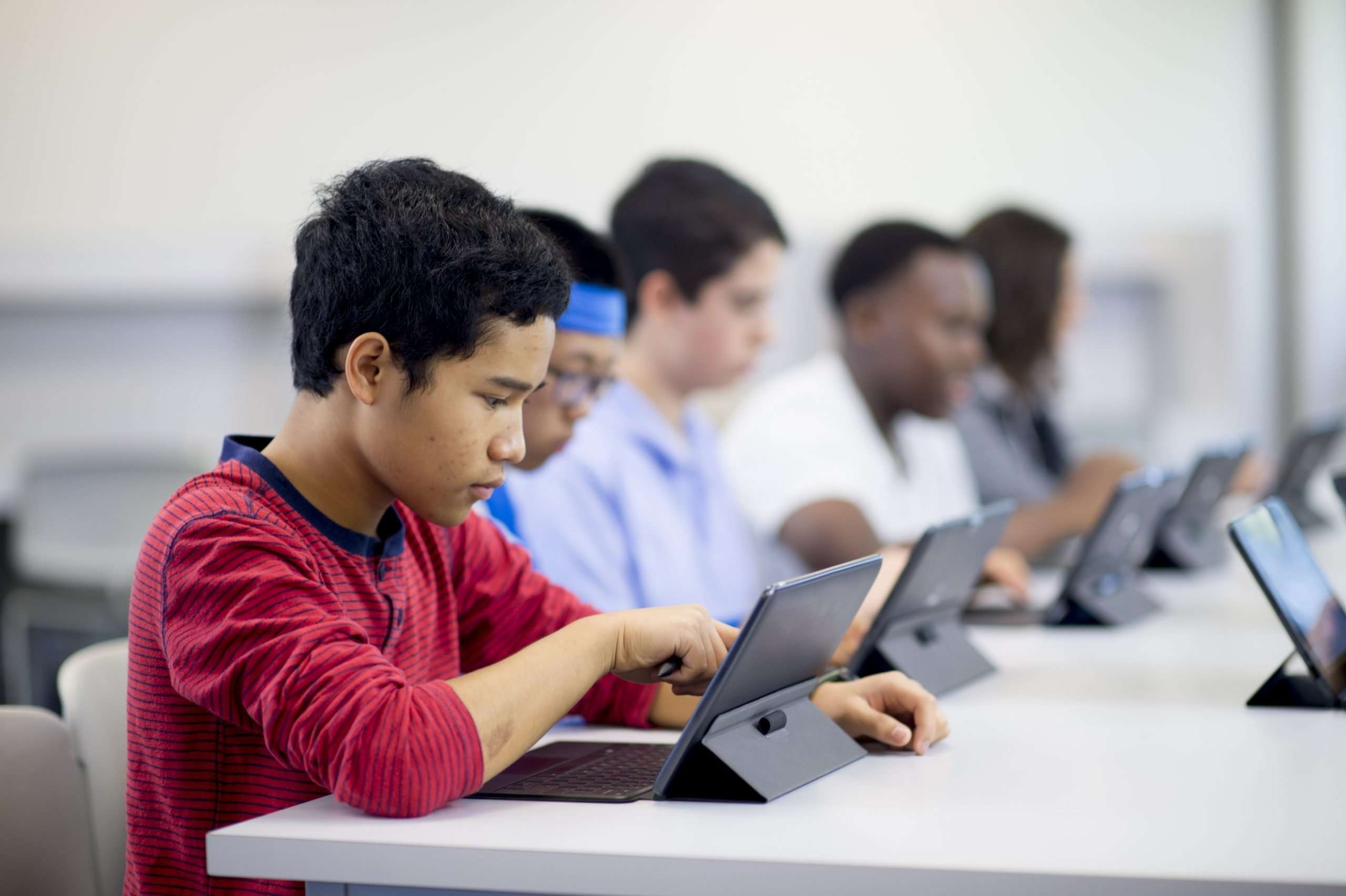 Should We Take Online High School Classes Offline?