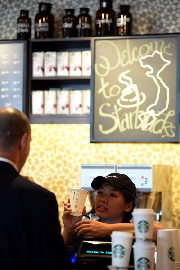 Starbucks Employees Can Go To College For Free Because The Company Will ...